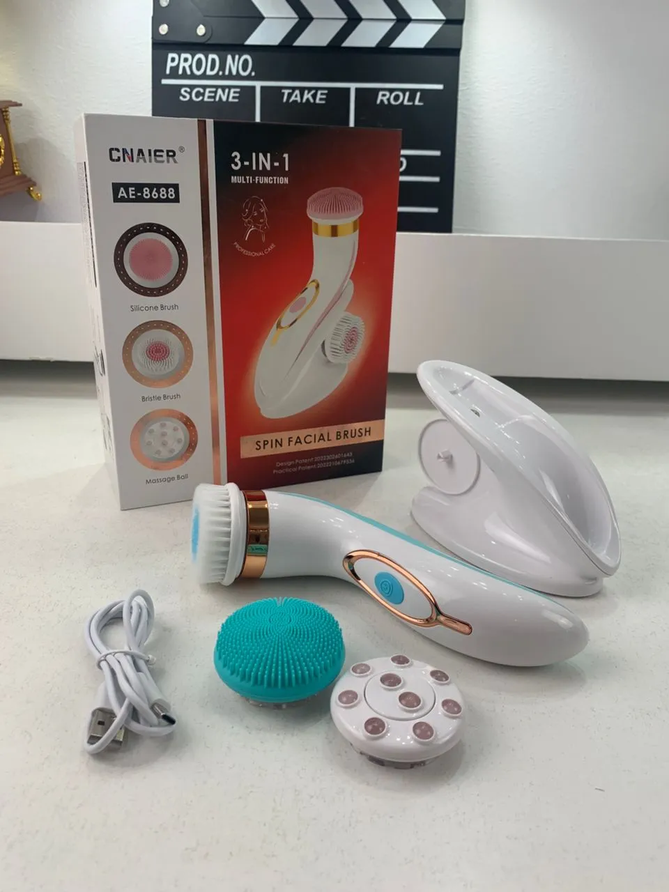 CNAIER Brosse Nettoyante Visage en Profondeur avec 3 embouts – جهاز تنظيف البشرة بعمق - الصورة 2