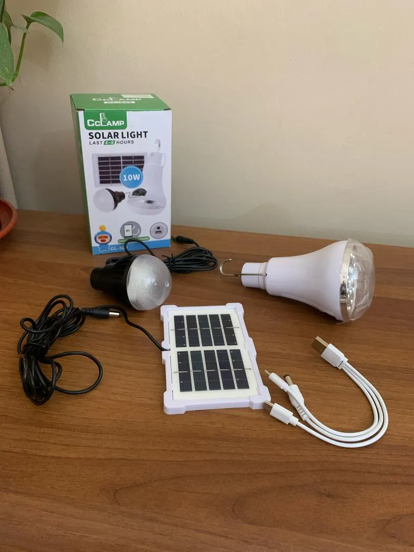 Lampe de Camping LED avec Panneau Solaire 10 W – مصباح تخييم يعمل بالطاقة الشمسية - الصورة 4