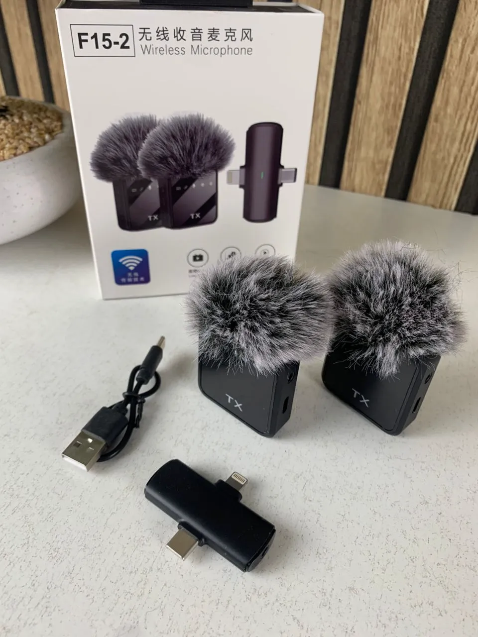 Double Microphone Sans Fil Professionnel 2en1 pour iPhone et Android F15-2 – ميكروفون لاسلكي 2قطع متعدد المنافذ - الصورة 2